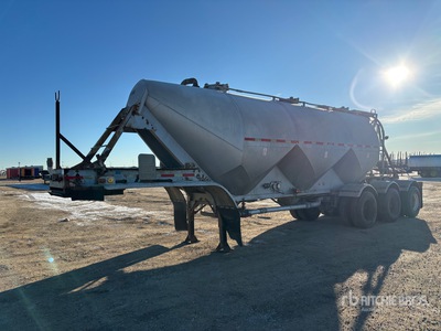 1976 Fruehauf Tri/A Pneumatic Bulk Trailer