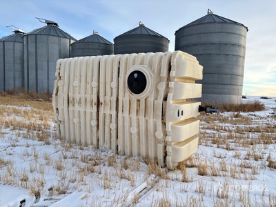 2000 gal Poly Water Tank