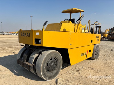 Sakai TS200 9 Wheel Pneumatic Roller