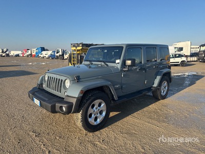 2015 Jeep Wrangler Unlimited Sahara 2.8 CRD 4WD auto 147KW/200CV を見 SUV