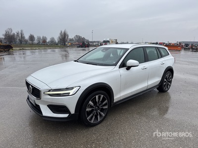 2023 Volvo V60 Cross Country Automobile