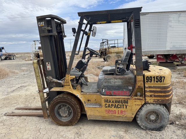 Cat DP25 Pneumatic Tire Forklift