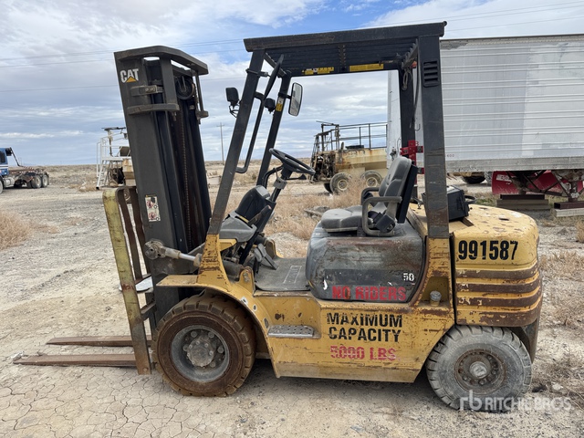 MONTACARGAS CATERPILLAR DP25