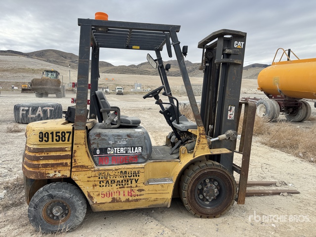 MONTACARGAS CATERPILLAR DP25