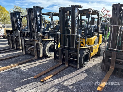 2017 Hyundai 30L-7A 5220 lb Pneumatic Tire Forklift
