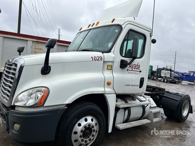 2014 Freightliner Cascadia 125 Day Cab Truck Tractor