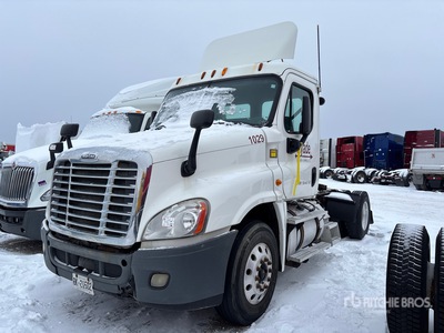 2014 Freightliner Cascadia 125 4x2 S/A Day Cab Truck Tractor (Inoperable)