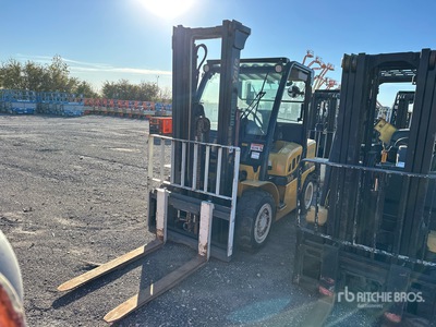 2013 Yale GDP080 6400 lb Pneumatic Tire Forklift