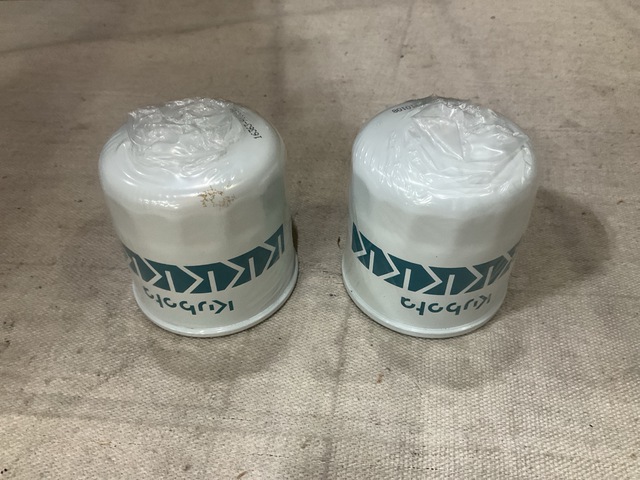 (81) Kubota HH150-32430 Oil Filters