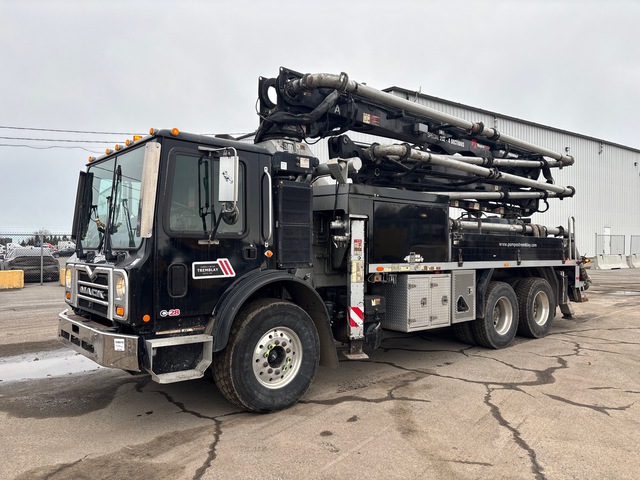2013 Putzmeister BSF28Z.16H 28 m on 2013 Mack MRU613 6x4 Concrete Pump Truck
