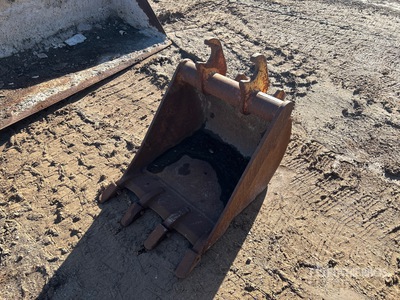24 in Digging Excavator Bucket