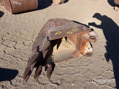 18 in Digging Excavator Bucket