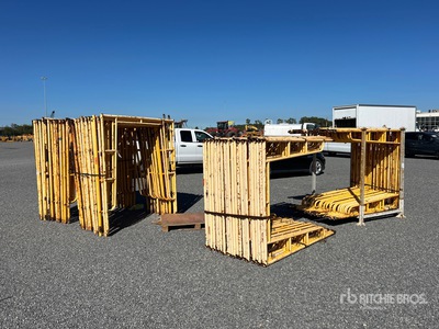 Quantity of (4) Bundles of Scaffolding