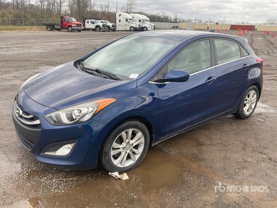 2013 Hyundai ELANTRA 自動車