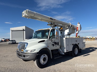 2007 Altec L42M 400 lb Articulated Boom on 2007 International 4300 Boom Truck
