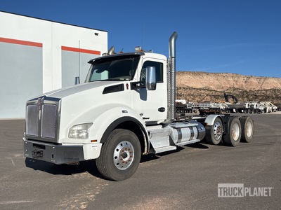 2019 Kenworth T880 8x4 Tri/A Day Cab Truck Tractor