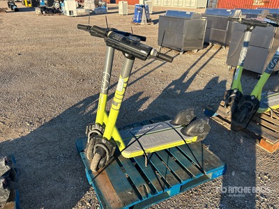 Quantity of (2) Superpedestrian Electric スクーター