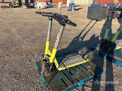 Quantity of (2) Superpedestrian Electric スクーター