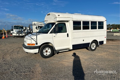2005 Chevrolet G3500 4x2 10-Seat Bus