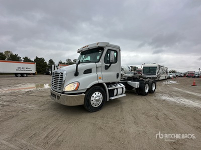 2014 Freightliner Cascadia 113 6x4 T/A Day Cab Truck Tractor