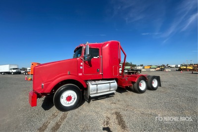 2013 Kenworth T800 6x4 T/A Sleeper Truck Tractor
