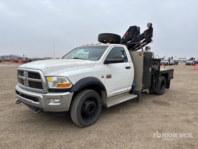 2011 Hiab 077BS-3CLX 3350 kg Knuckle Boom on 2011 Ram 5500HD SLT 4x4 Camión Grúa