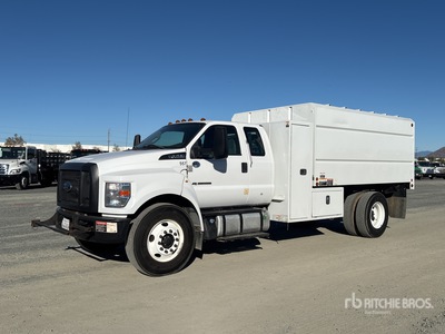 2017 Ford F-750 Chipper Truck