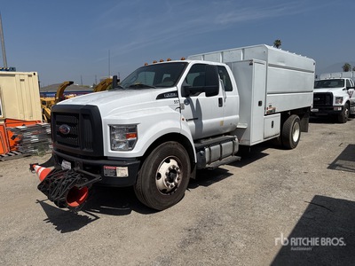 2017 Ford F-750 Chipper Truck