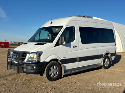 2014 Mercedes-Benz Sprinter 2500 12 乗客用バン