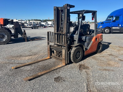 2017 Toyota 8FD35U 6750 lb Pneumatic Tire Forklift