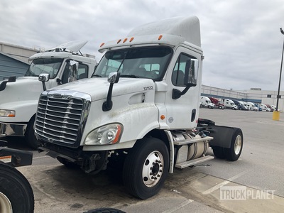 2013 Freightliner Cascadia 113 4x2 S/A Day Cab Truck Tractor (Inoperable)
