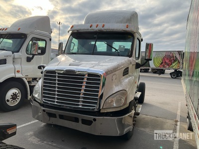 2012 Freightliner Cascadia 113 4x2 S/A Day Cab Truck Tractor (Inoperable)