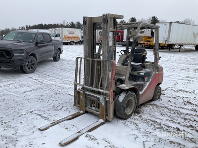 2014 Toyota 8FGU25 4500 lb Pneumatic Tire Forklift