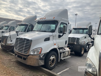 2012 Freightliner Cascadia 113 4x2 S/A Day Cab Truck Tractor (Inoperable)