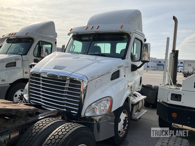 2012 Freightliner Cascadia 113 4x2 S/A Day Cab Truck Tractor (Inoperable)