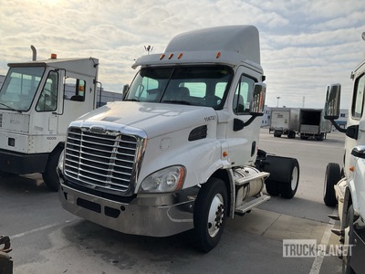 2011 Freightliner Cascadia 113 4x2 S/A Day Cab Truck Tractor (Inoperable)