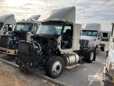 2007 International 8600 4x2 S/A Day Cab Truck Tractor (Inoperable)