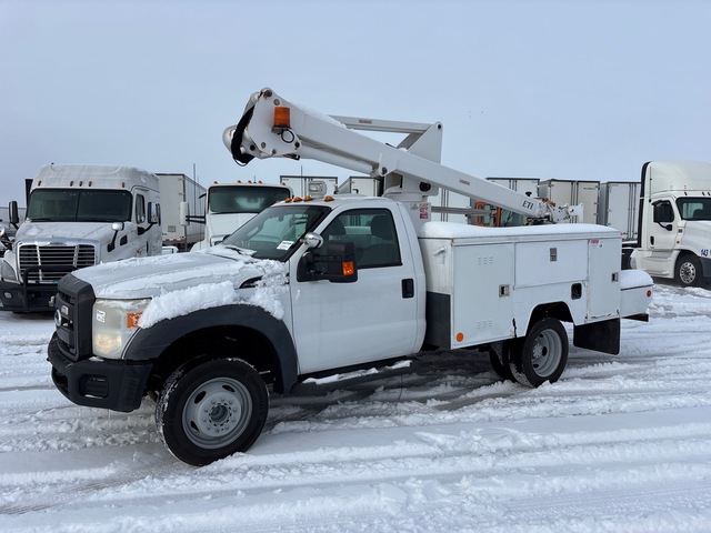 2010 ETI ETC35SNT 35 ft on 2011 Ford F-450 XL 4x2 Bucket Truck