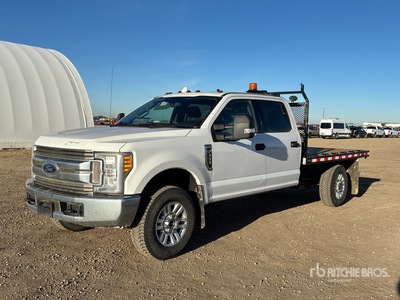 2017 Ford F-350 XLT 4x4 Crew Cab Flatbed Truck