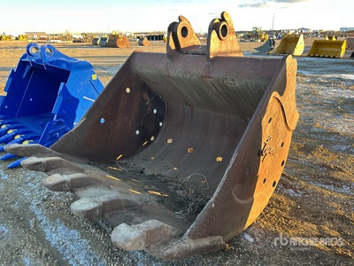 70 in Digging Excavator Bucket