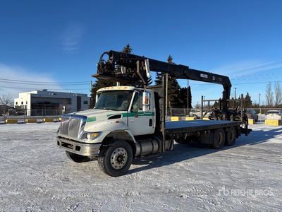 Hiab 255K 5940 lb Articulated Boom on 2004 International 7400 6x4 mobiele kraan