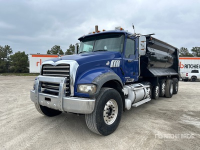 2008 Mack GU713 12x4 5 ejes Camión dumper