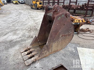 Easco 30 in Digging Excavator Bucket - Fits Cat 330