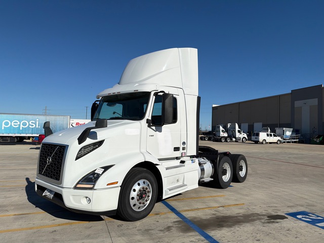 2018 Volvo VNR64T300 6x4 T/A Day Cab Truck Tractor