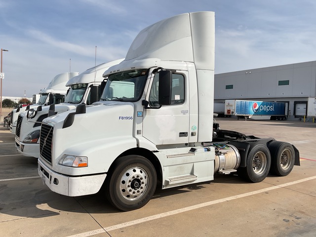 2017 Volvo VNM64T 200 6x4 T/A Day Cab Truck Tractor