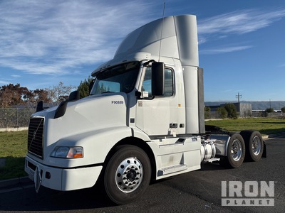 2015 Volvo VNM64T 200 6x4 T/A Day Cab Truck Tractor