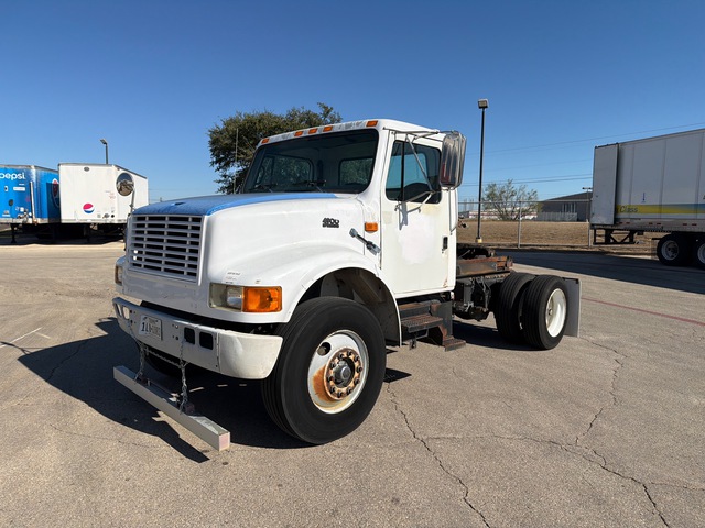 1995 International 4900 4x2 S/A Day Cab Truck Tractor