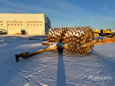 Ferguson 120 in Compacteur tiré
