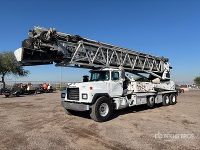 1998 Putzmeister TB105 on 1998 Mack RD690S 8x4 Concrete Conveyor Truck