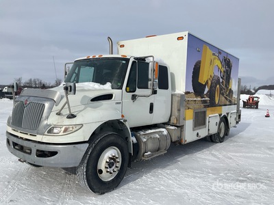 2016 International 7300 SBA 4x2 Extended Cab 潤滑油トラック